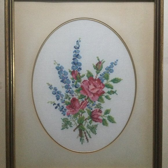 Vintage T.eaton Co wall art cross stich needlepoint embroidery framed flowers - Picture 1 of 4